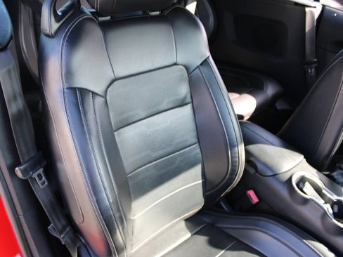 Used 2019 Ford Mustang GT Premium image 28