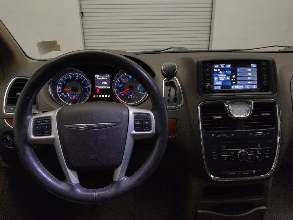 Used 2015 Chrysler Town & Country Touring-L w/ Driver Convenience Group FWD image 22