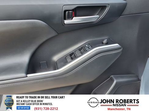 Used 2021 Toyota Highlander XLE image 29