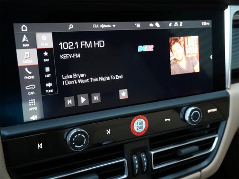 Used 2025 Porsche Macan image 15