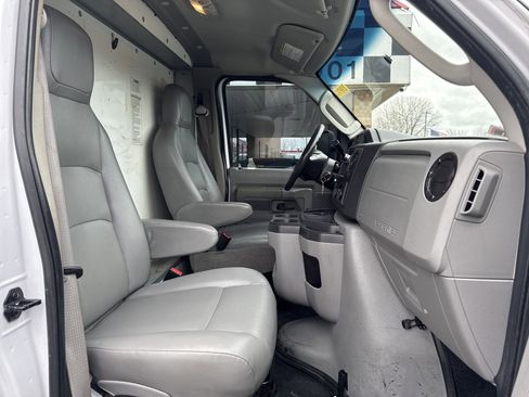 Used 2019 Ford E-350 and Econoline 350 Super Duty image 23