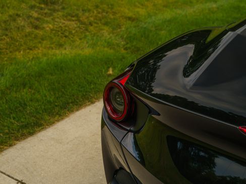 Used 2019 Ferrari Portofino RWD image 36