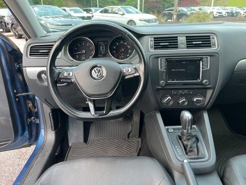 Used 2018 Volkswagen Jetta SE FWD image 17