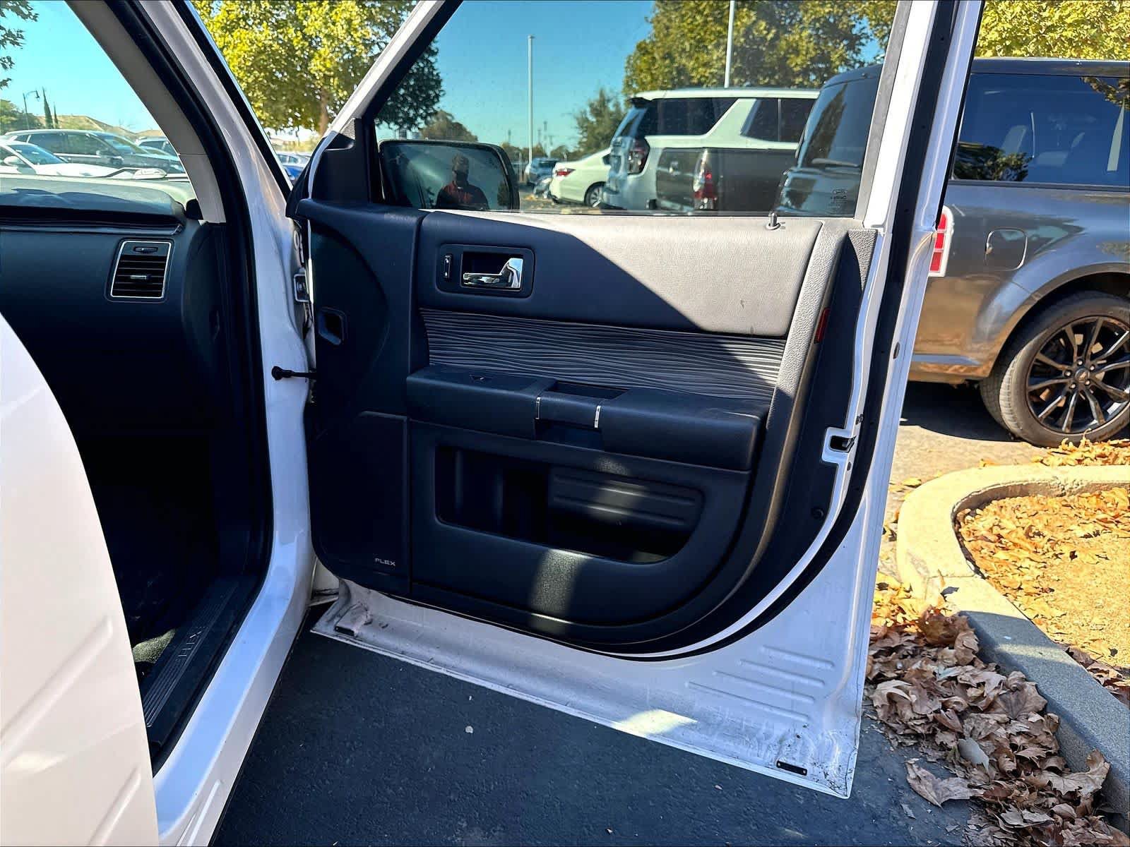 Used 2018 Ford Flex Limited w/ Equipment Group 303A AWD/4WD image 31
