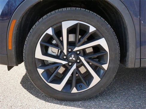 Used 2025 Mitsubishi Outlander SE image 9