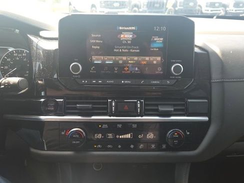 Used 2025 Nissan Pathfinder SV image 30