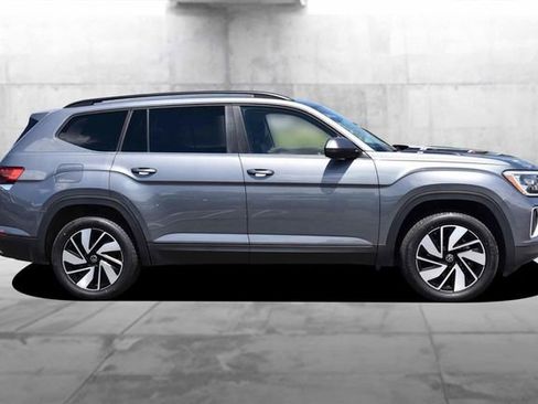 Certified 2025 Volkswagen Atlas SE FWD image 5