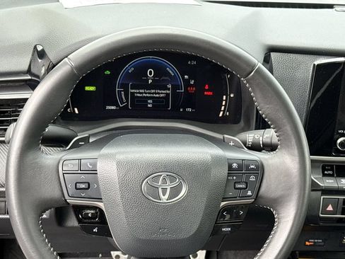 Used 2025 Toyota Camry SE FWD image 16