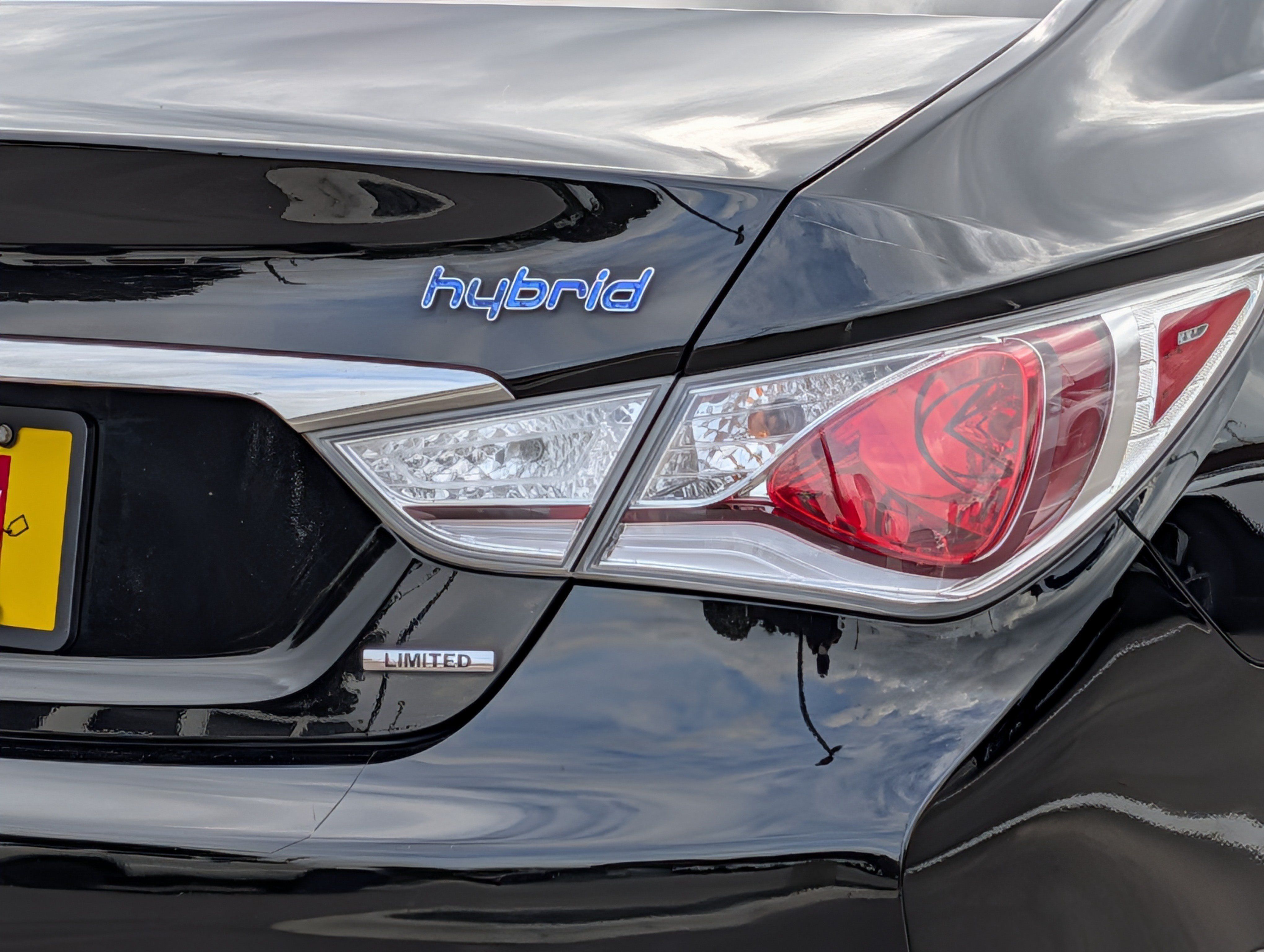Used 2015 Hyundai Sonata Limited w/ Option Group 02 FWD image 10