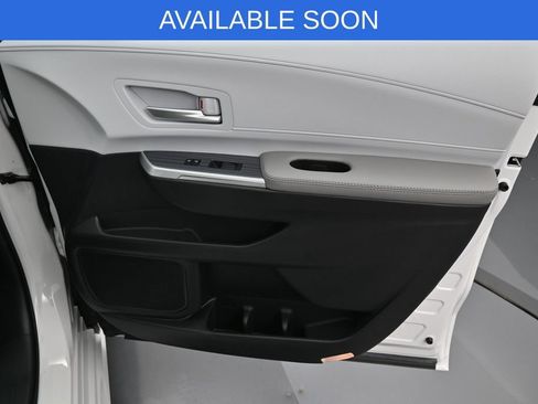 Used 2026 Toyota Sienna XLE FWD image 35