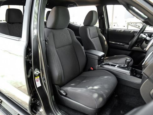 Used 2019 Toyota Tacoma TRD Sport w/ Technology Package image 42