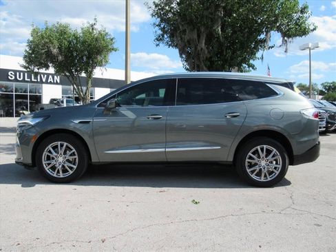 Used 2022 Buick Enclave Premium w/ Surround and Sites Package AWD/4WD image 4