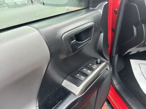 Used 2023 Toyota Tacoma SR5 RWD image 13