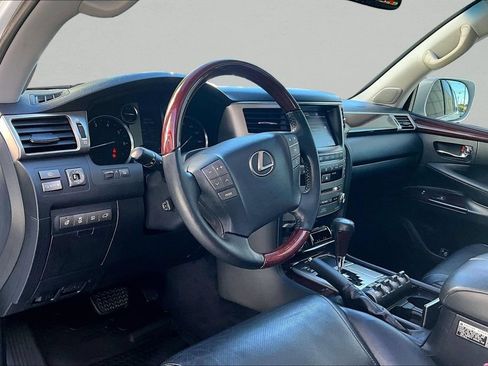 Used 2013 Lexus LX 570 4WD w/ Luxury Pkg image 17