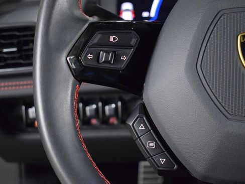 Used 2023 Lamborghini Huracan EVO image 26