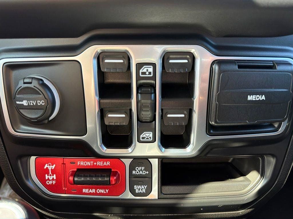 Used 2021 Jeep Wrangler Unlimited Rubicon AWD/4WD image 35