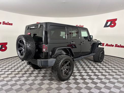 Used 2014 Jeep Wrangler Unlimited Sahara AWD/4WD image 6