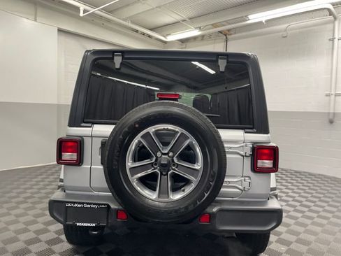 Used 2022 Jeep Wrangler Unlimited Sahara image 5