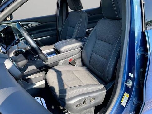 Used 2024 Chevrolet Traverse LT w/ Trailering Package FWD image 25