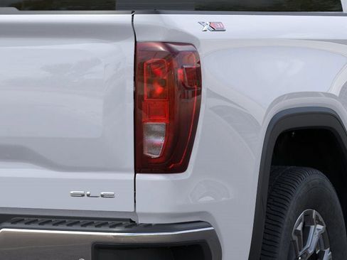 New 2025 GMC Sierra 1500 SLE w/ X31 Off-Road Package image 11