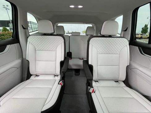 Used 2024 GMC Acadia Denali FWD image 30
