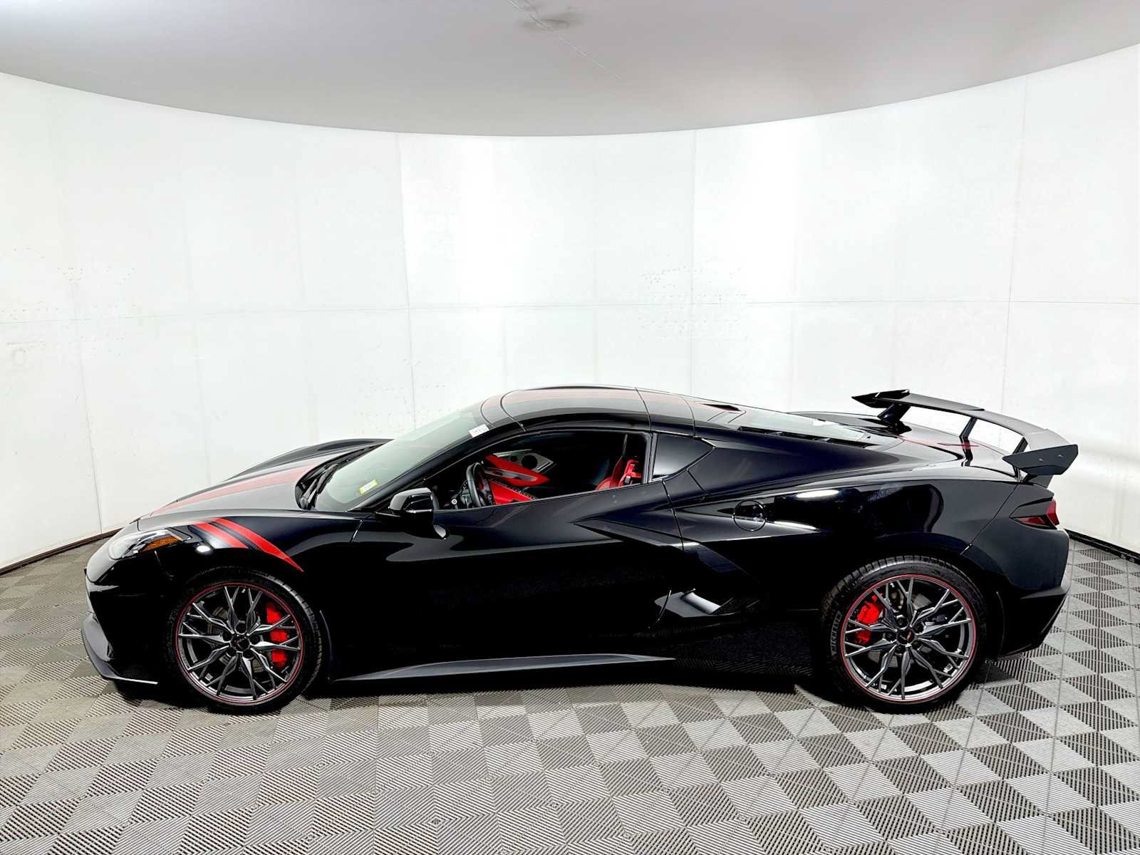 Used 2023 Chevrolet Corvette Stingray Preferred Cpe w/ Z51 Performance Package RWD image 4