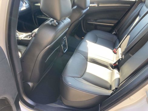 Used 2023 Chrysler 300 Touring L w/ Comfort Group image 16