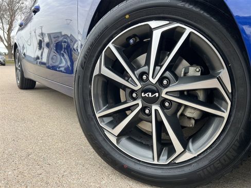 Used 2023 Kia Forte LXS image 7