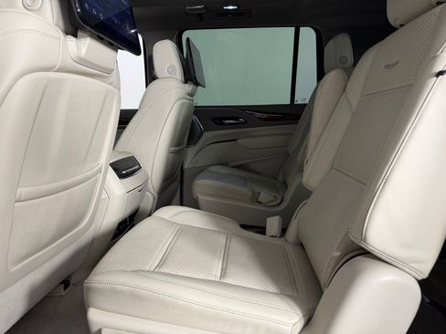 Used 2022 Cadillac Escalade ESV Sport Platinum image 28