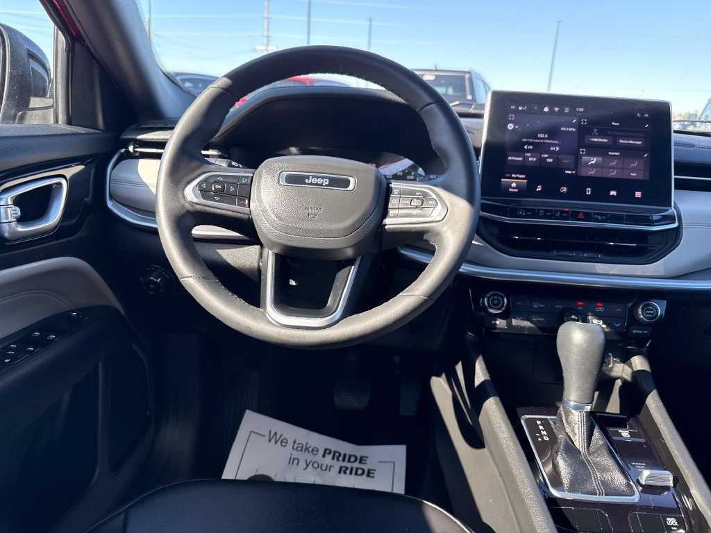 Used 2025 Jeep Compass Limited AWD/4WD image 13