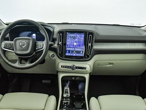 Certified 2026 Volvo XC40 B5 Plus w/ Protection Package Premier AWD/4WD image 15