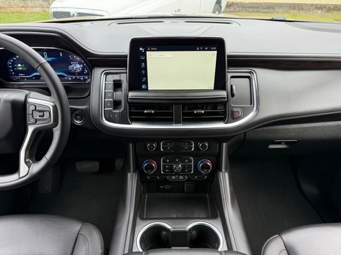 Used 2024 Chevrolet Suburban Z71 w/ Luxury Package image 25