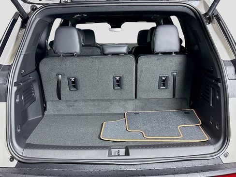 New 2026 GMC Acadia AT4 w/ Luxury Package image 28