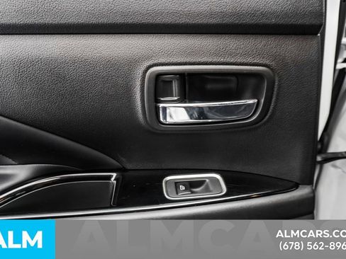 Used 2022 Mitsubishi Outlander SEL image 51