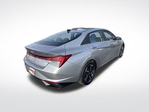 Used 2021 Hyundai Elantra SEL w/ Convenience + Premium Package image 5