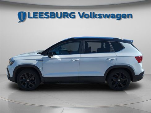 Certified 2023 Volkswagen Taos SE w/ Panoramic Sunroof Package image 6