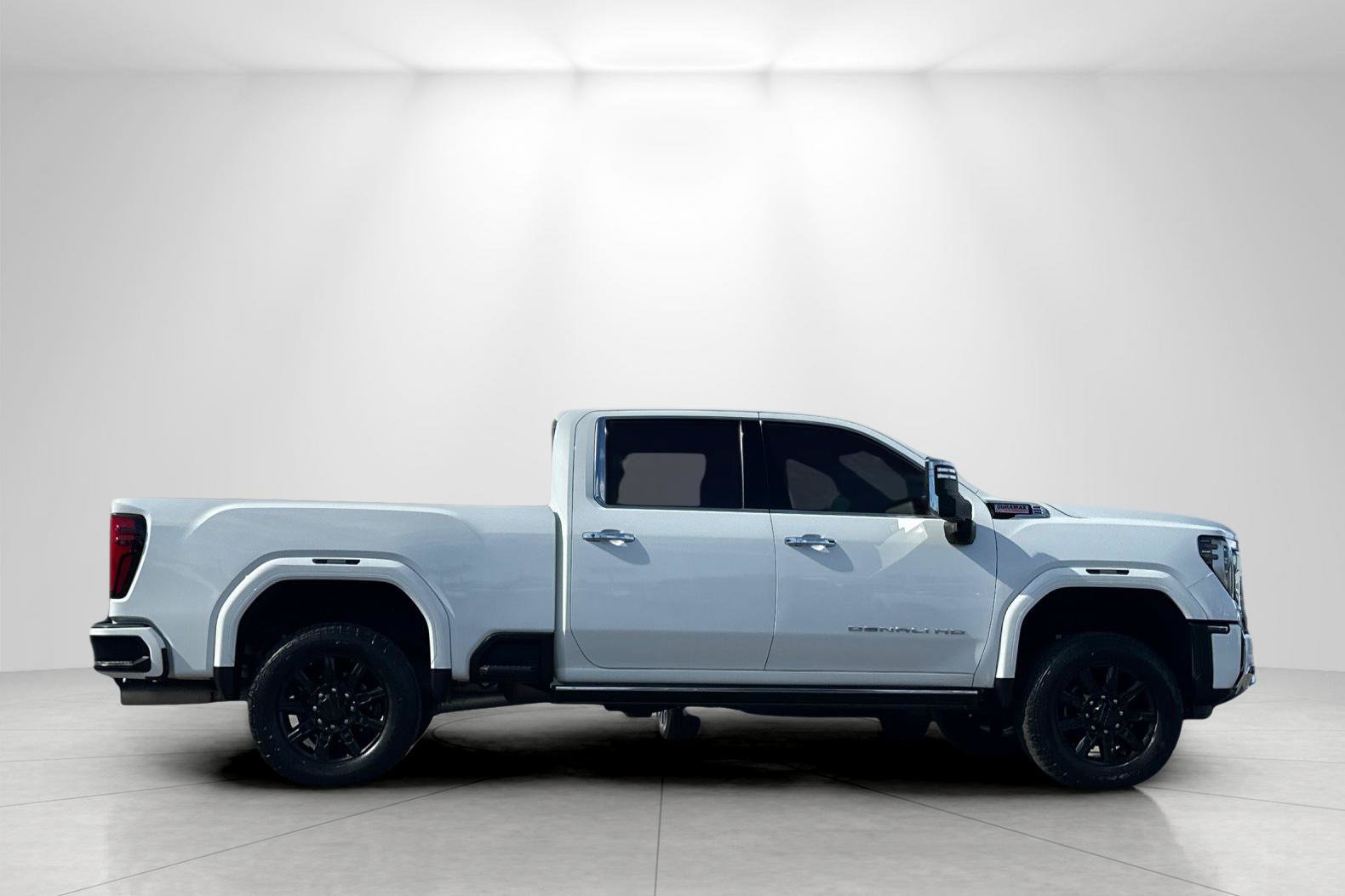 Used 2024 GMC Sierra 3500 Denali w/ Denali Reserve Package AWD/4WD image 2