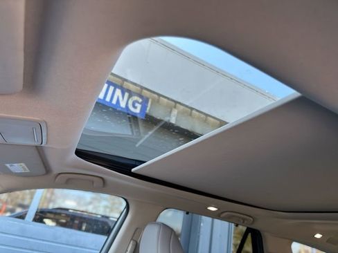 Used 2025 Honda Pilot Touring image 23