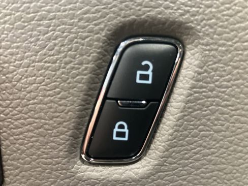 Certified 2022 Ford F350 XLT w/ XLT Value Package image 14