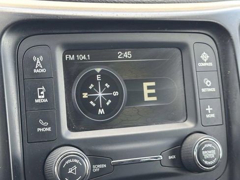 Used 2018 Jeep Cherokee Latitude w/ Altitude Package FWD image 31