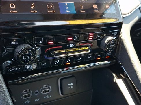 Certified 2023 Jeep Grand Cherokee L Limited w/ Black Appearance Package AWD/4WD image 26