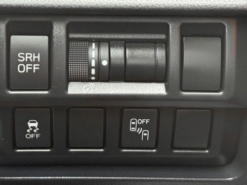 Used 2019 Subaru Crosstrek 2.0i Limited w/ Moonroof Package w/Navigation AWD/4WD image 25