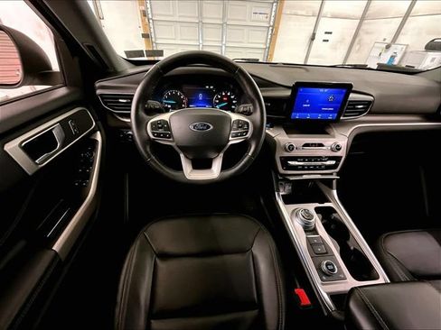Used 2023 Ford Explorer XLT w/ Equipment Group 202A AWD/4WD image 5