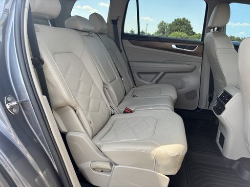 Used 2024 Volkswagen Atlas SE AWD/4WD image 27