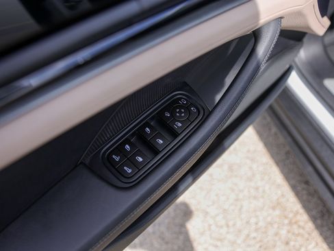 Used 2024 Porsche Panamera image 22