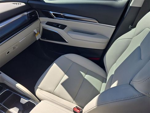 New 2025 Kia Telluride S image 16