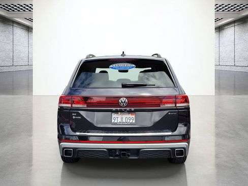 Certified 2025 Volkswagen Atlas Peak Edition SE AWD/4WD image 8