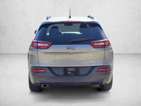 Used 2016 Jeep Cherokee Sport image 6