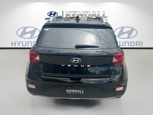Used 2022 Hyundai Venue SEL FWD image 5