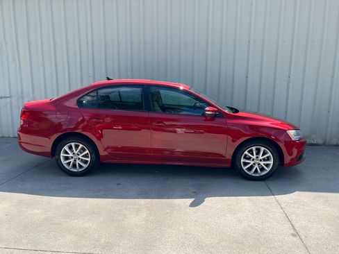Used 2012 Volkswagen Jetta SE FWD image 2